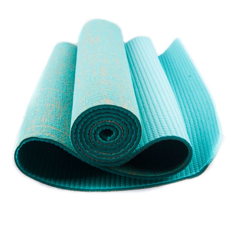 Spiru Basic Yogamatte türkis aufgerollt auf weißem Hinergrund