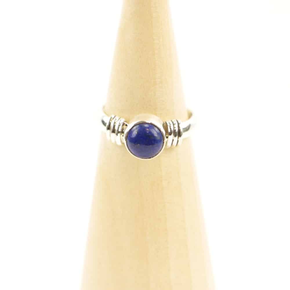 Silberner Dakini-Ring mit Lapislazuli, handgeschmiedet in Nepal
